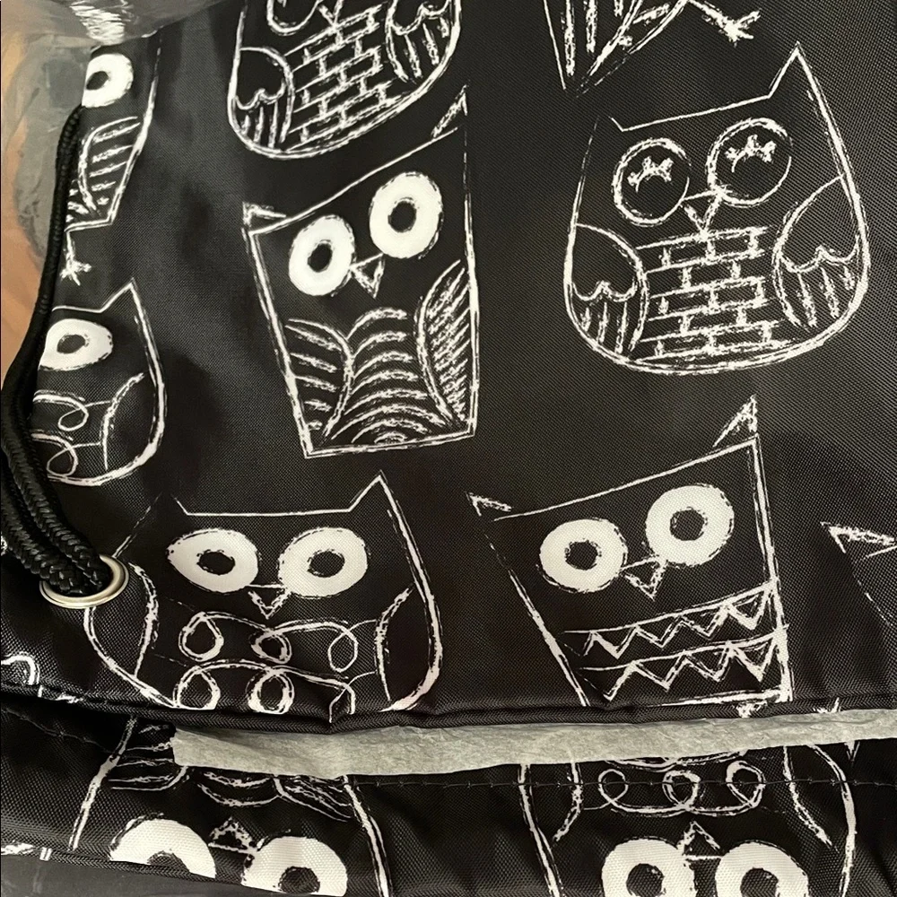 Thirty-One Black and White Owl Cinch Sac